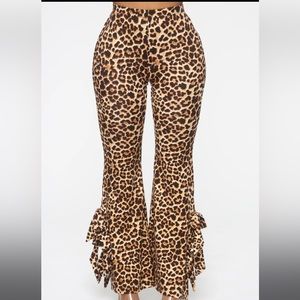 Leopard high rise flare pant with stretch pull on sized large Fashionova EUC